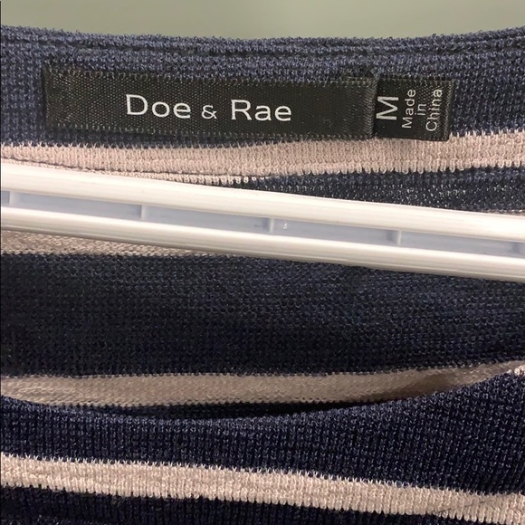 Shirt with flowy edge. Never worn - Picture 2 of 3